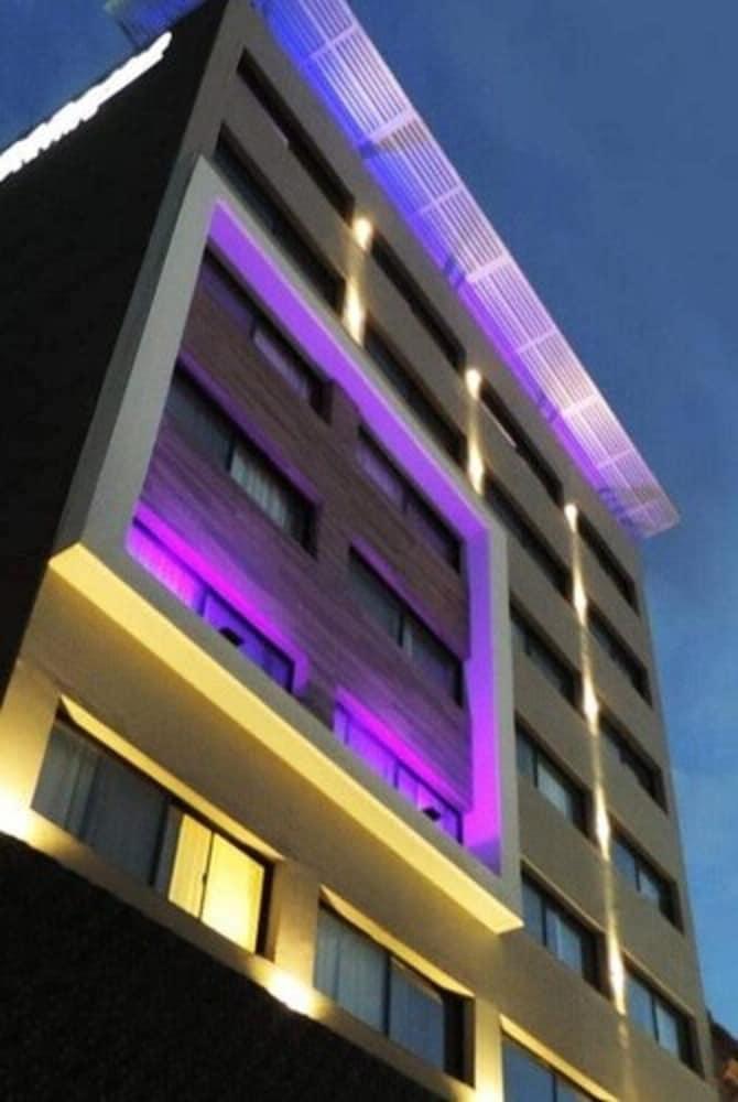 Hotel Senorial Platino Leon Exterior photo